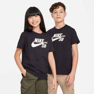 Nike SB black midweight cotton Big kids' T-shirt with spacious fit.