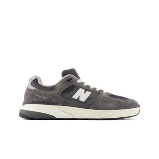 Andrew Reynolds NB Numeric 933 skate shoes in heritage grey with ABZORB midsole and classic running-inspired silhouette.