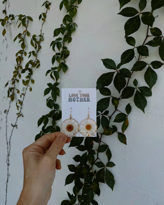 Handcrafted Bloom Daisy Earrings from sustainable materials, adding nature-inspired elegance.