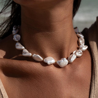 ALCO Prisma necklace in 18K gold-plated stainless steel with shell coating, toggle closure, and 15 inch chain.