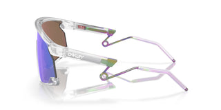 Oakley BXTR Metal sunglasses with BiO-Matter frame, metal trigger stem, and Prizm Violet lenses for bright light.