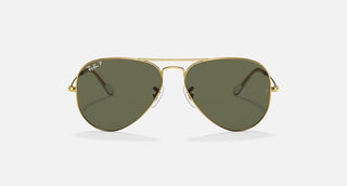 Ray-Ban Aviator Classic sunglasses with polished gold metal frame and green Classic G-15 lenses, offering timeless style.
