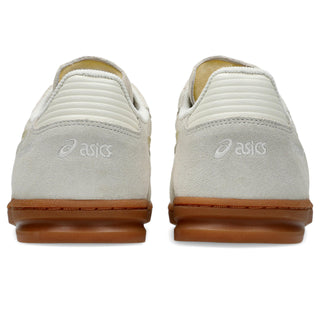 ASICS SKYHAND OG Shoes in Cream/Beeswax — retro court silhouette with 1990s handball heritage, synthetic leather and suede upper, FLYTEFOAM® PROPEL cushioning, EVA heel wedge, and gum rubber outsole
