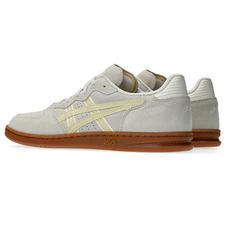 ASICS SKYHAND OG Shoes in Cream/Beeswax — retro court silhouette with 1990s handball heritage, synthetic leather and suede upper, FLYTEFOAM® PROPEL cushioning, EVA heel wedge, and gum rubber outsole
