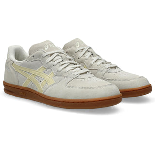 ASICS SKYHAND OG Shoes in Cream/Beeswax — retro court silhouette with 1990s handball heritage, synthetic leather and suede upper, FLYTEFOAM® PROPEL cushioning, EVA heel wedge, and gum rubber outsole