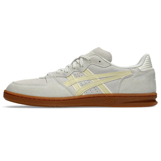 ASICS SKYHAND OG Shoes in Cream/Beeswax — retro court silhouette with 1990s handball heritage, synthetic leather and suede upper, FLYTEFOAM® PROPEL cushioning, EVA heel wedge, and gum rubber outsole