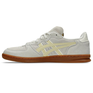 ASICS SKYHAND OG Shoes in Cream/Beeswax — retro court silhouette with 1990s handball heritage, synthetic leather and suede upper, FLYTEFOAM® PROPEL cushioning, EVA heel wedge, and gum rubber outsole