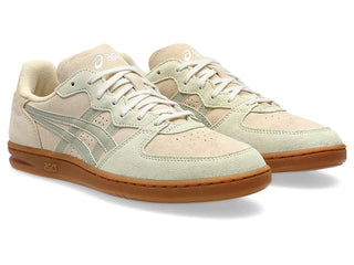 ASICS SKYHAND OG in Marzipan/Dried Leaf Green with suede upper and gum sole.
