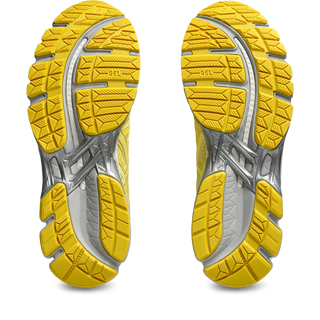 ASICS GEL‑KAYANO 20 in Banana Cream/Chrome Yellow with supportive FLUIDFIT™ cage and GEL® inserts.