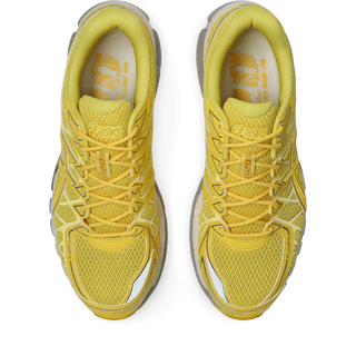 ASICS GEL‑KAYANO 20 in Banana Cream/Chrome Yellow with supportive FLUIDFIT™ cage and GEL® inserts.