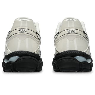 ASICS GEL-CUMULUS 16 running shoes in White/Cream — dual GEL™ technology, FLUIDRIDE™ cushioning, breathable mesh upper, 2010s performance design