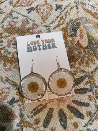Handcrafted Bloom Daisy Earrings from sustainable materials, adding nature-inspired elegance.