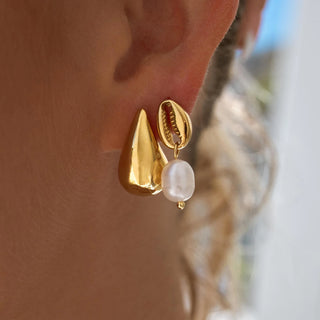 ALCO Cabo earrings in 18K gold-plated stainless steel with push back closure, hypoallergenic and water-resistant for everyday wear.