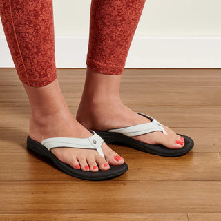 Olukai 'Ohana women's beach sandals, water-resistant, white and black, anatomical fit, coral reef traction.