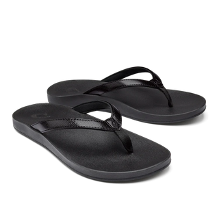 Olukai Puawe women's beach sandals, recovery-focused, puffy straps, foam cushioning, water-friendly, black.