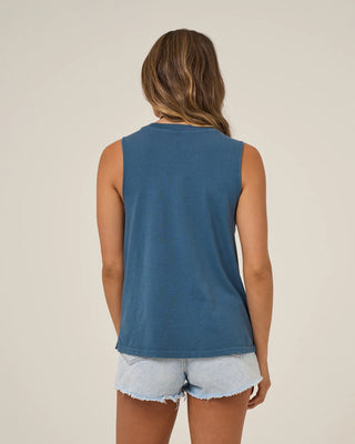 Salty Crew Ombre Wave muscle tank in Midnight Navy with sleeveless cotton design and front chest graphic.