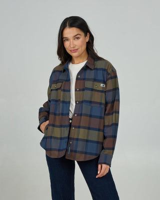 Salty Crew Fathom Flannel Espresso women’s shacket, button closures, chest pockets, scalloped hemline, water-resistant cotton blend fabric.