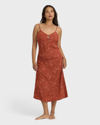 Billabong Fresh Daze Midi Dress in dark coral viscose with keyhole neckline and sleek body-skimming fit.