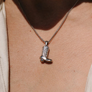 An elegant 18K gold-plated "Cowboy Killer" necklace featuring a 16" chain with a 2" extender, perfect for adding a touch of western-inspired glamour to your look.