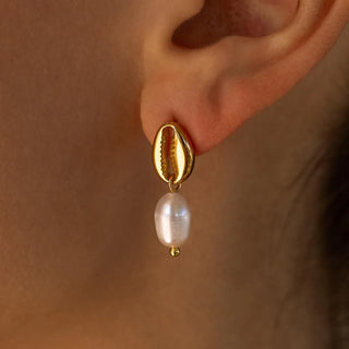 ALCO Island earrings in 18K gold-plated stainless steel with freshwater pearl and push back closure for coastal elegance.