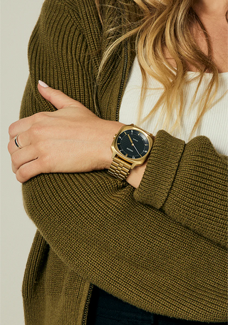 Nixon Fremont 40 Gold/Black analog watch with gold stainless steel bracelet and black dial.