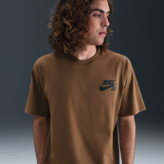Nike SB Logo Skate Tee Mosswood Brown with soft jersey fabric, loose fit design, ribbed neck, and classic chest logo.