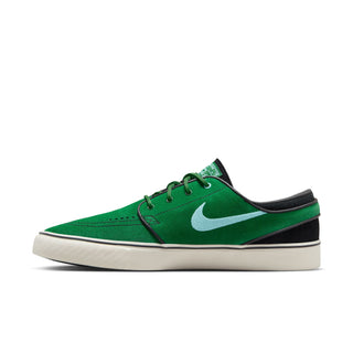 Nike SB Zoom Janoski OG+ Skate Shoe in Gorge Green/Action Green with suede upper and Zoom Air cushioning.