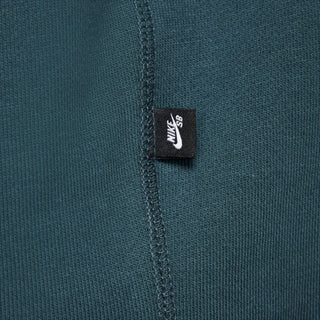 Image of Nike SB Fleece Pullover Skate Hoodie in Deep Jungle Green, showcasing its roomy fit, reinforced kangaroo pocket, and premium brushed fleece fabric.