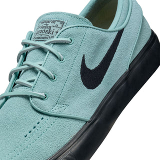 Nike SB Zoom Janoski OG+ in Cannon/Black suede with Zoom Air cushioning and vulcanized sole.