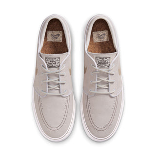 Nike SB Zoom Janoski OG+ in White/Linen Sail/Light Chocolate — suede upper, vulcanized construction, Zoom Air cushioning, skate-specific tread, 2 sets of laces