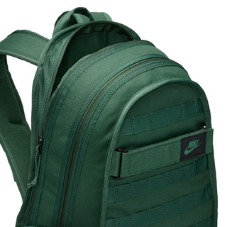 Nike SB RPM skate backpack in Fir and Black with multiple storage compartments and padded shoulder straps.