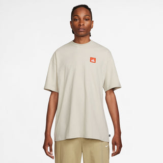 Nike SB Skate Tee in Light Bone with embroidered patch, 100% organic cotton, ribbed collar.