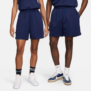 Nike SB Basketball Shorts in Navy/Blue, breathable mesh, reversible design, roomy fit, stretchy waistband.