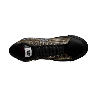 Nike SB Zoom Blazer Mid Premium skate shoes in white/black, with retro branding and vulcanized herringbone construction.