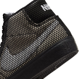 Nike SB Zoom Blazer Mid Premium skate shoes in white/black, with retro branding and vulcanized herringbone construction.
