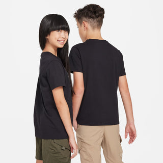 Nike SB black midweight cotton Big kids' T-shirt with spacious fit.