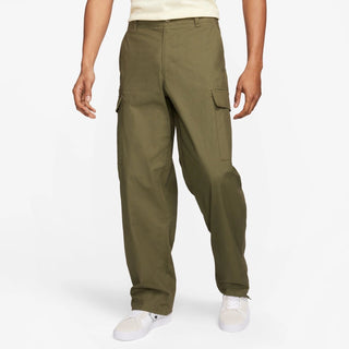 Nike SB Kearny Cargo Skate Pants, durable ripstop fabric, abundant storage.