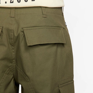 Nike SB Kearny Cargo Skate Pants, durable ripstop fabric, abundant storage.