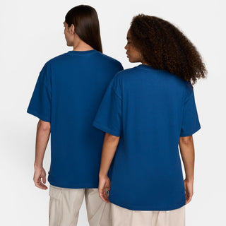 Nike SB Panther Skate T-shirt in Court Blue, 100% cotton, featuring a ribbed collar and woven label.