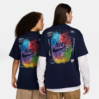 Nike SB Thumb Print Tee in Midnight Navy, midweight cotton, vibrant graphics, roomy fit.