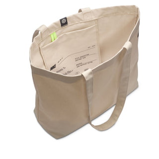 Nike SB Heritage 2.0 Tote Bag 22L in blank canvas polyester with internal key loop and slip pocket, dimensions 21 x 14 x 6 inches