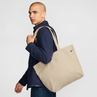 Nike SB Heritage 2.0 Tote Bag 22L in blank canvas polyester with internal key loop and slip pocket, dimensions 21 x 14 x 6 inches