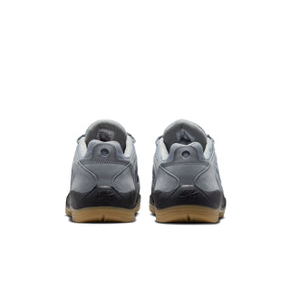Nike SB Vertebrae in Cool Grey/Black with leather upper and durable skate construction.
