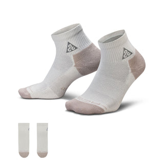 Nike ACG Everyday Elevated ankle socks in Photon Dust/College Grey with light grey heel and toe panels and a black ACG logo