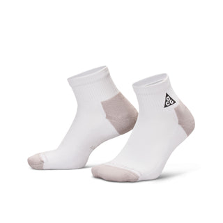 Nike ACG Everyday Elevated ankle socks in Photon Dust/College Grey with light grey heel and toe panels and a black ACG logo