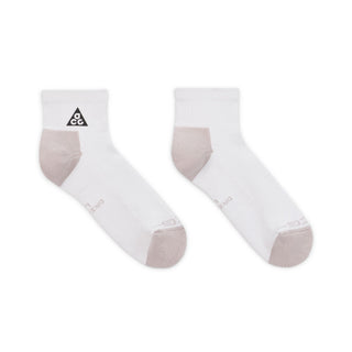 Nike ACG Everyday Elevated ankle socks in Photon Dust/College Grey with light grey heel and toe panels and a black ACG logo