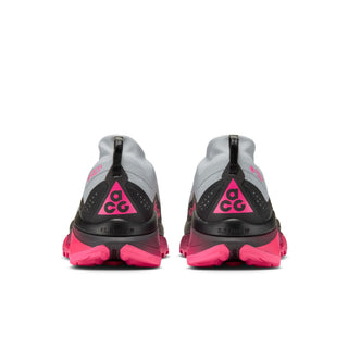 Nike ACG Zegama Trail GORE-TEX in Pure Platinum/Wolf Grey/Hyper Pink with grey laces, dark overlays, pink accents, and ACG insole branding.