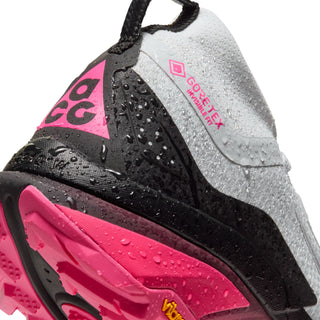 Nike ACG Zegama Trail GORE-TEX in Pure Platinum/Wolf Grey/Hyper Pink with grey laces, dark overlays, pink accents, and ACG insole branding.
