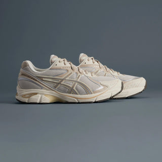 ASICS GT-2160 Shoe in Oatmeal/Simply Taupe with wavy design, GEL® cushioning, and segmented midsole, symbolizing 2010s running shoes.