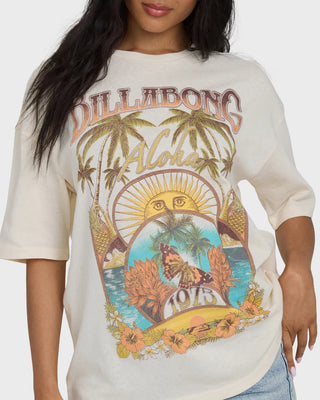 Billabong oversized white t-shirt with short sleeves, soft cotton fabric, and screen print design in relaxed fit.